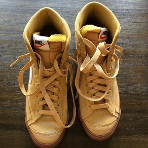 Nike Womens Blazer Mid '77